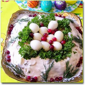 Рецепты из яиц к пасхе и крашеные яйца - пасхальный салат